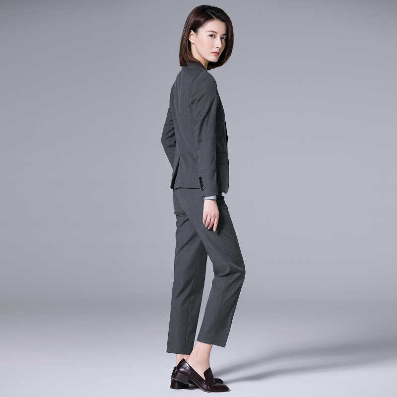 高端灰色女西裝