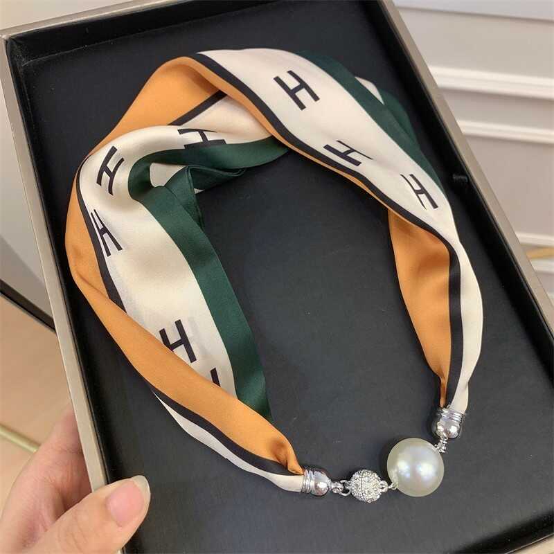 脖子裝飾搭配襯衫絲巾