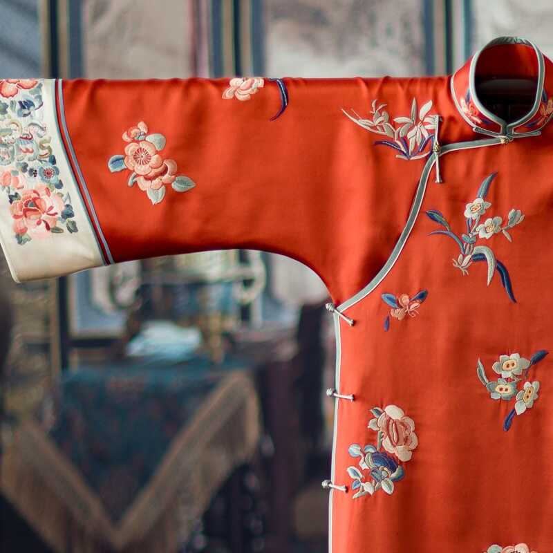 刺繡花倒大袖旗袍