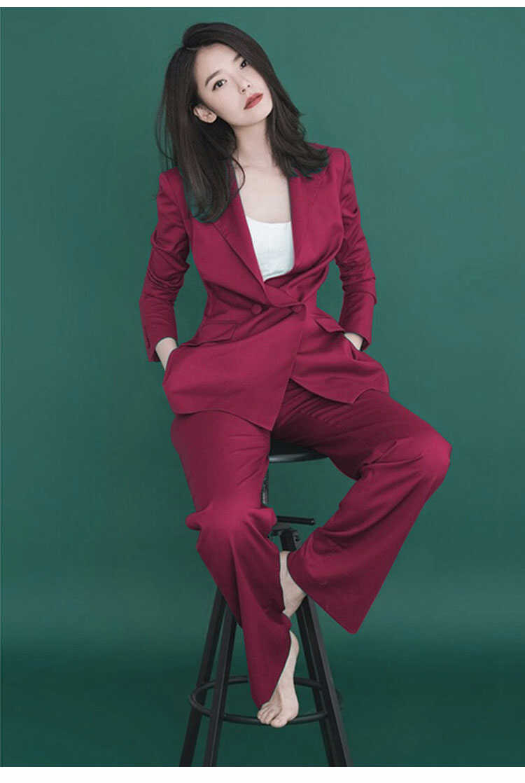 粉色西裝套裝主持人 粉色西裝套裝主持人